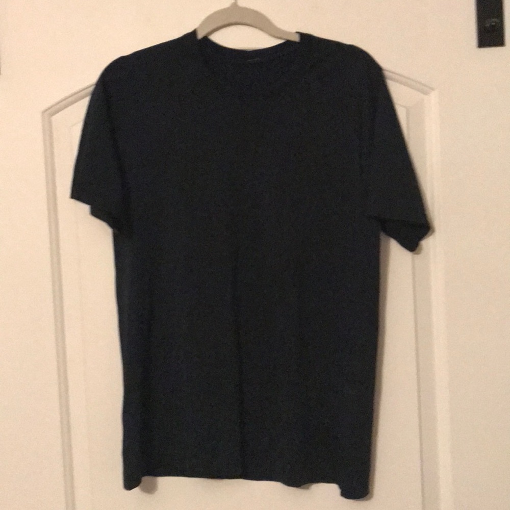 Men’s dark green Lululemon tshirt medium